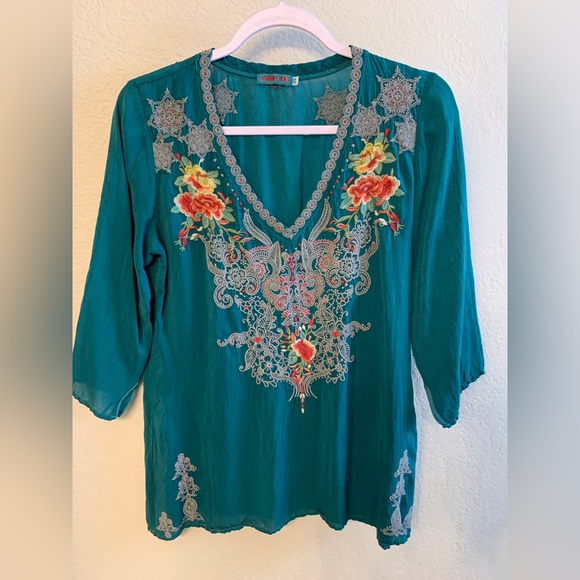 Johnny Was | Tops | Johnny Was 34 Sleeve Vneck Top | Poshmark